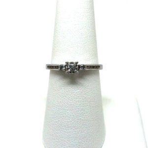 10k White Gold Diamond Ring with Round Brilliant Diamond 0.15 CTS Ring size 7